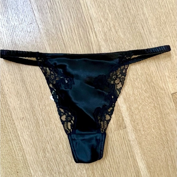 Gorgeous Lingerie Robe and Thong Set - Picture 9 of 13